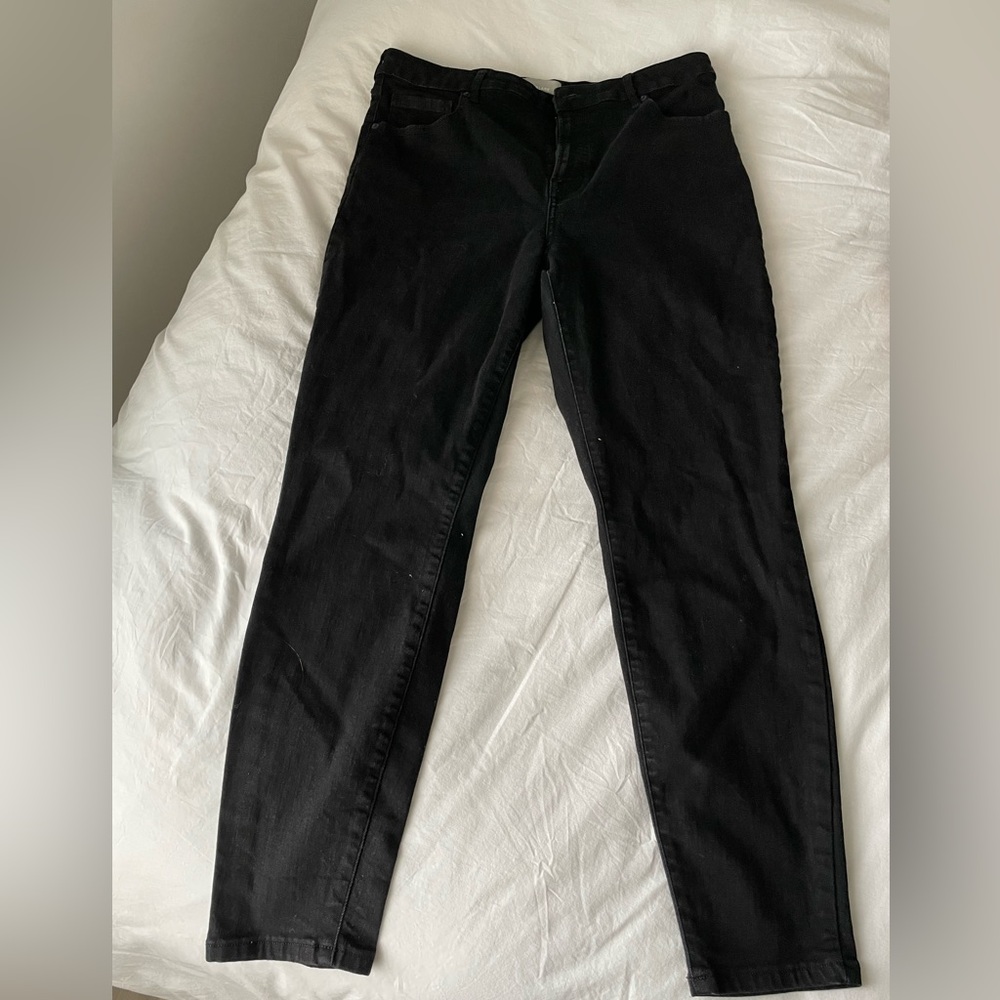 Everlane Curvy High-Rise Skinny Jeans in black, size 33R